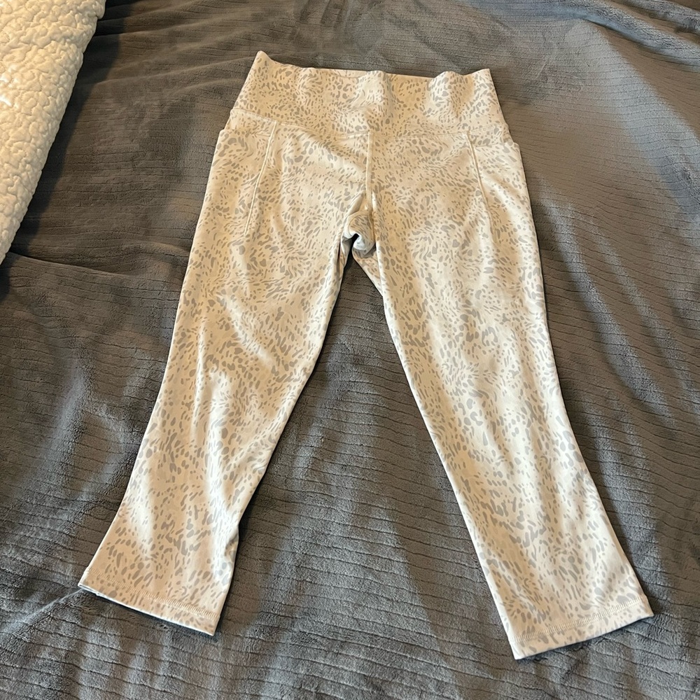 Athleta Salutation Stash Pocket Capri